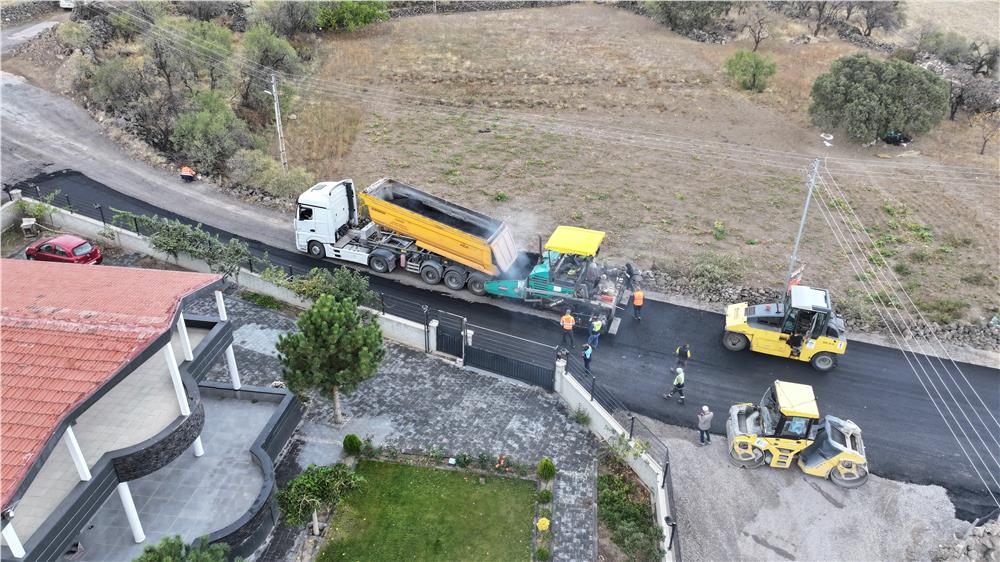 Akyazı Mahallesi'nde 2,7 kilometrelik yol çalışmaları hızla devam ediyor