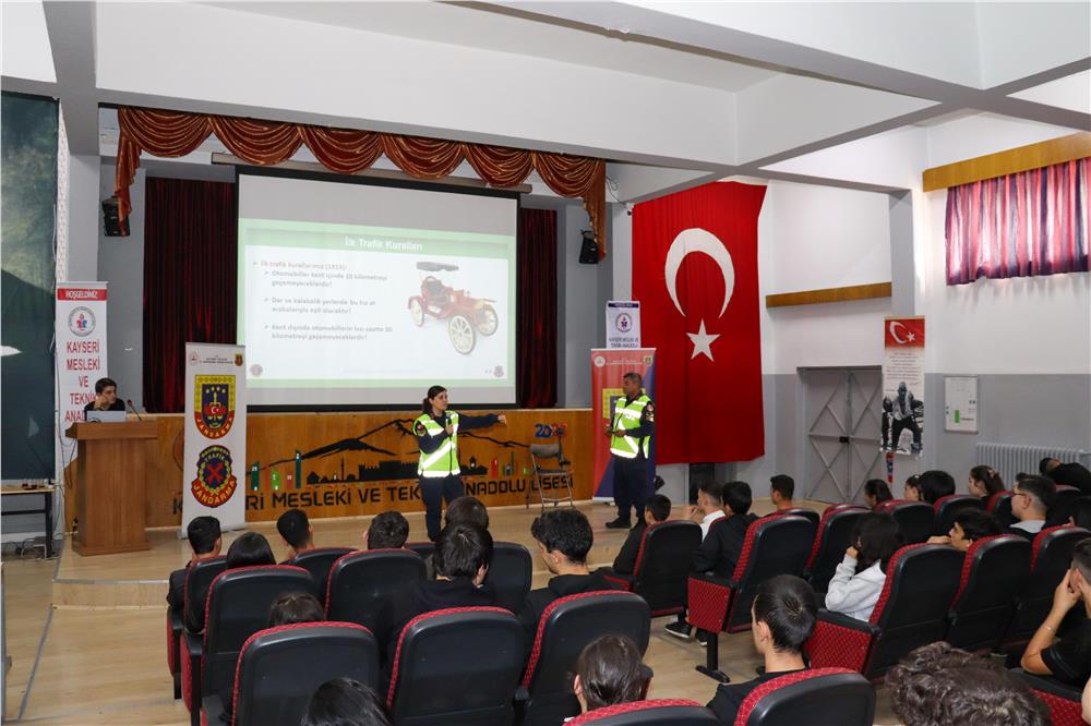 Jandarma'dan öğrencilere 'Uygulamalı Trafik Güvenliği Eğitimi'