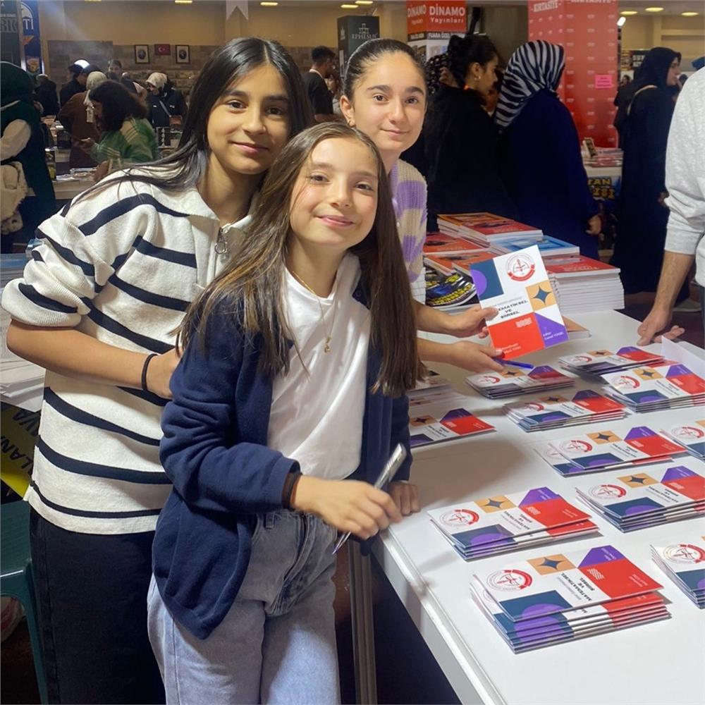 Kayseri Kitap Fuarı'ndaki genç yazarlardan anlamlı proje