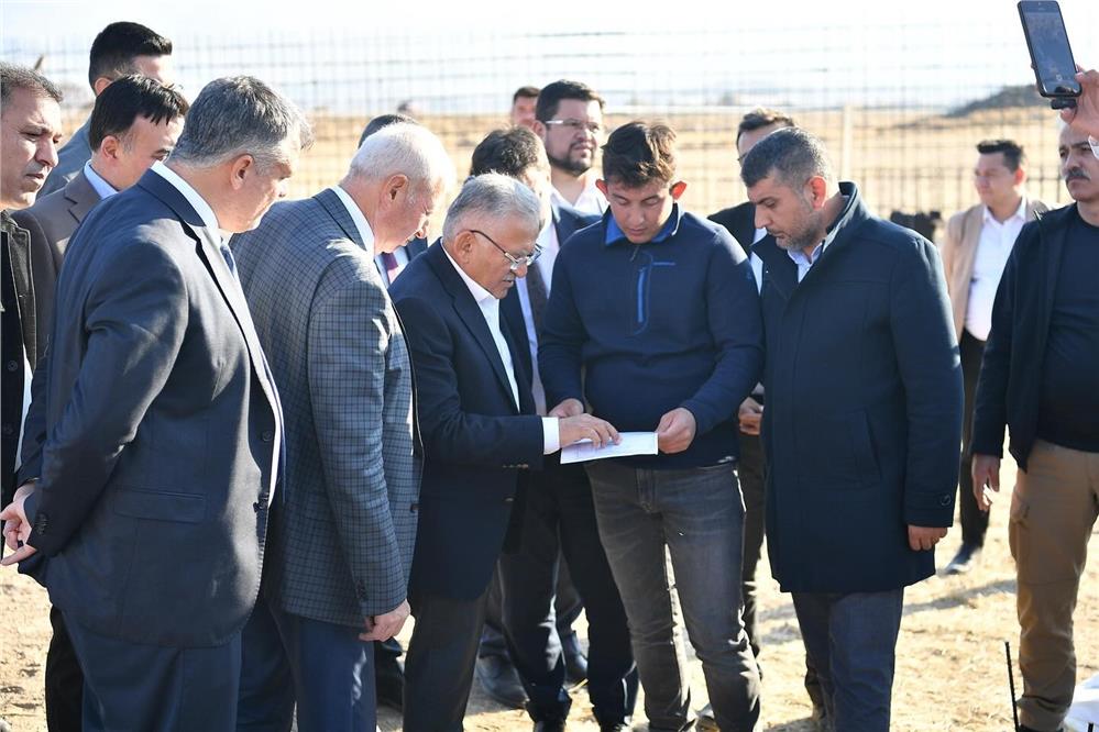 Büyükkılıç, Develi’nin giriş kapısı olacak yeni terminal inşaatını inceledi