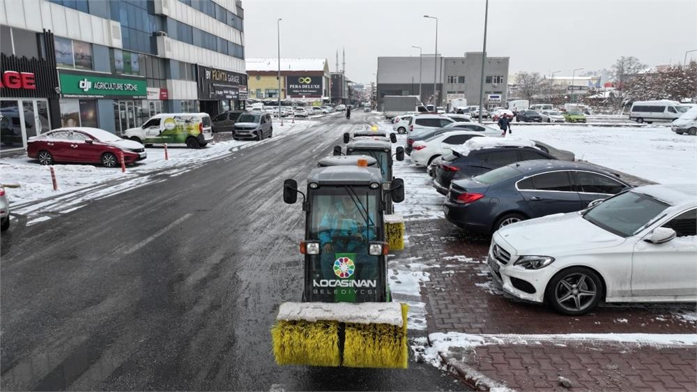 Çolakbayrakdar, “Kar, şehrimize bereket getirirken, ulaşım güvenliği için de gece gündüz çalışıyoruz