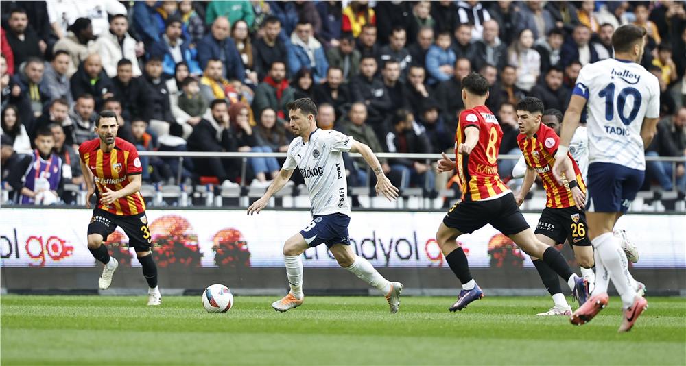 Kayserispor-Fenerbahçe maçını 16 bin 71 kişi izledi