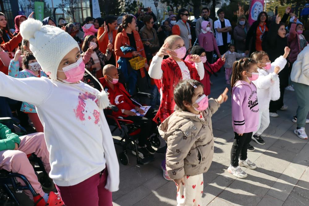 Lösemili çocuklar şenlik ile moral buldu