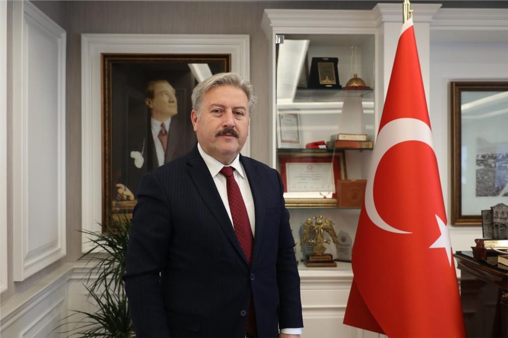 Palancıoğlu: “Öğretmenler, fedakarlıklarıyla bilgi ile donatılmış nesiller yetiştiriyor”