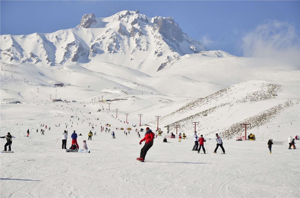 Erciyes'te yılbaşı hazırlıkları tamamlandı, oteller tam doldu