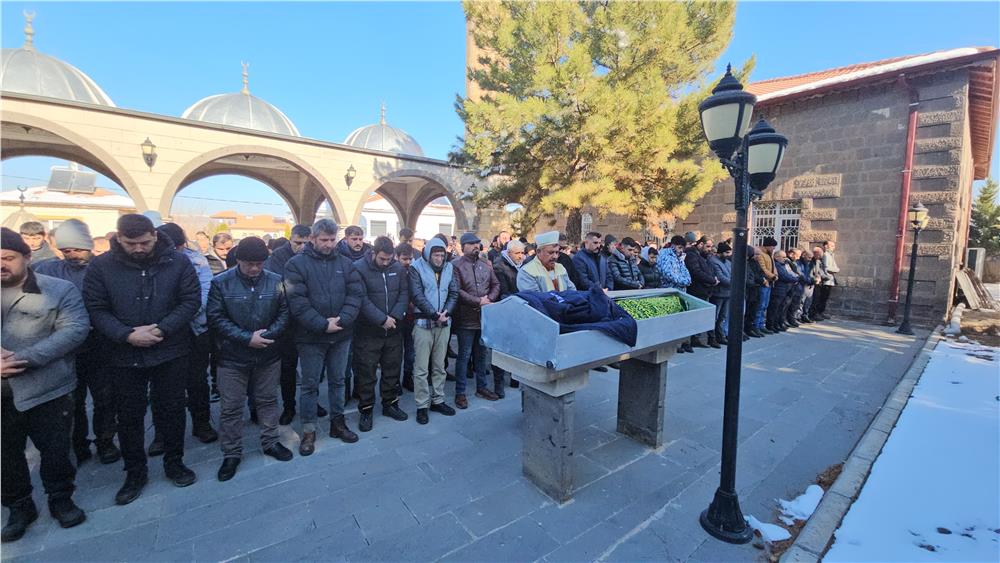 Yangında hayatını kaybeden işçi toprağa verildi