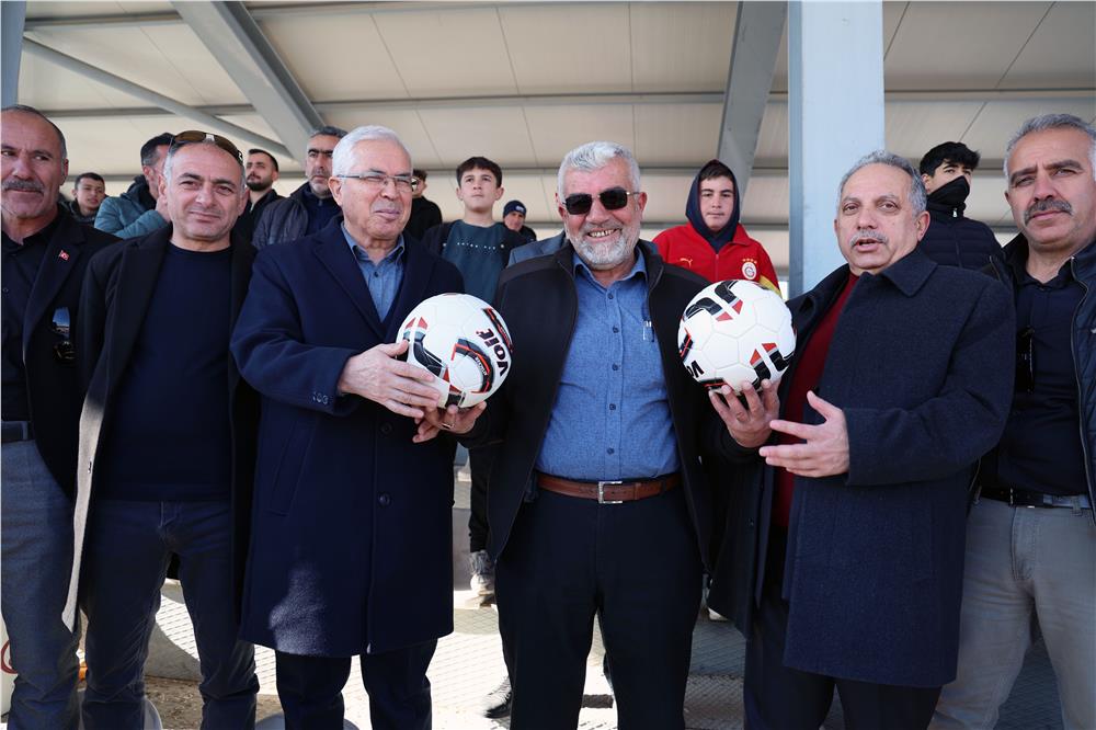 Başkan Yalçın ve Kaymakam Dönmez'den Kepez Turnuvası'na destek