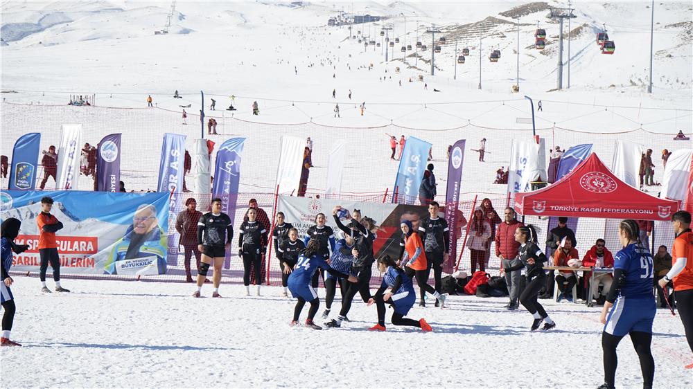 Erciyes’te Kar Ragbi Türkiye Şampiyonası heyecanı başladı