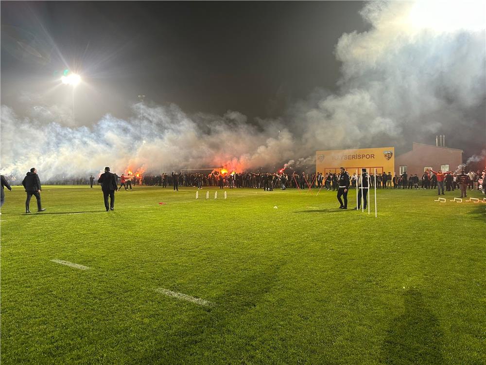 Kayserispor'da taraftarlı antrenman