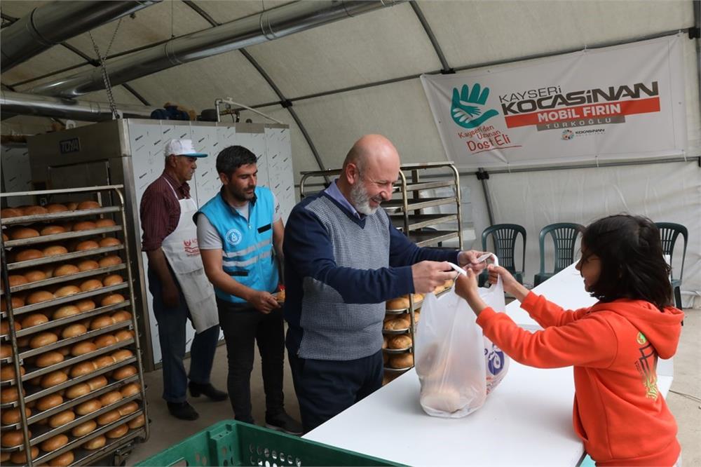 Başkan Çolakbayrakdar, Depremzede kardeşlerimizin her daim yanındayız.