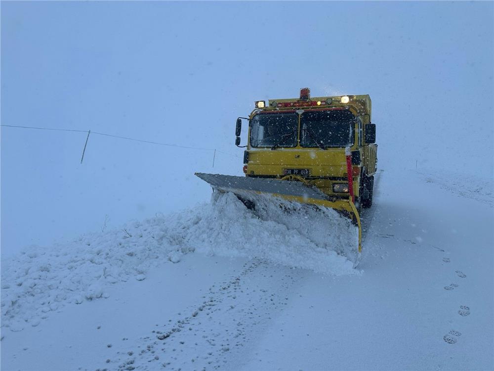 Kayseri'de kapanan 61 yol ulaşıma açıldı