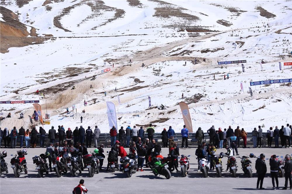 Erciyes’ten yükselen kar motorlarının sesi, tüm dünyaya duyuldu